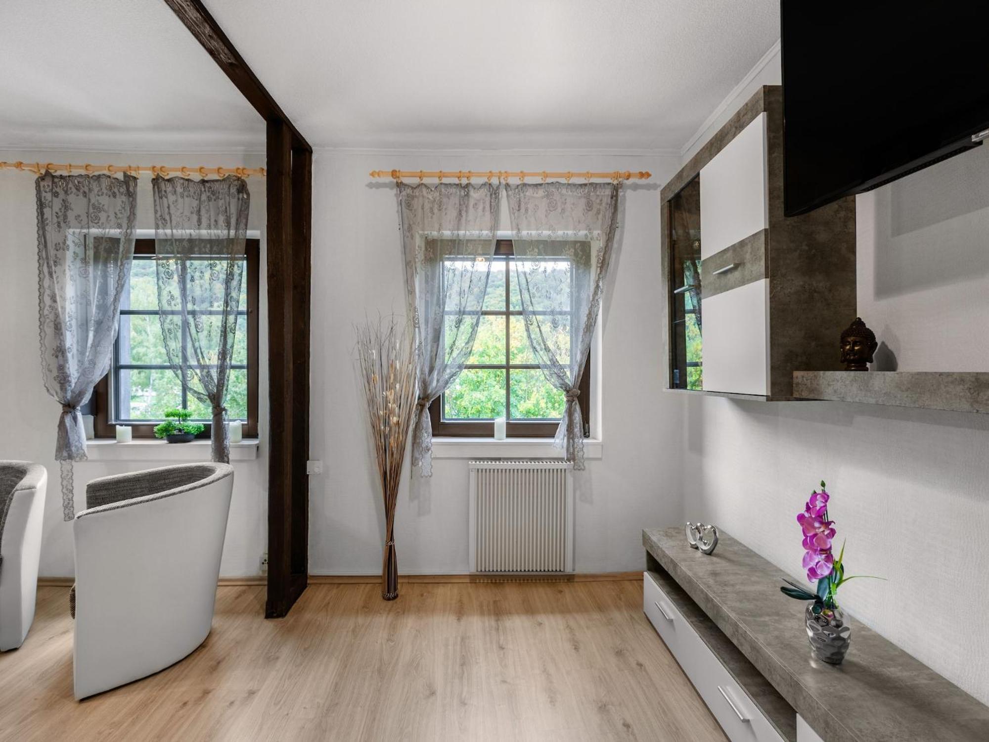 Serene Holiday Home In Nehren With A Beautiful Garden Ngoại thất bức ảnh